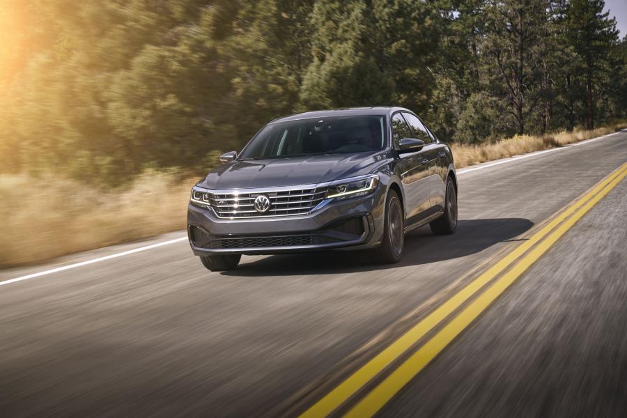  Volkswagen Passat R-Line 2019 года  (NA) (фото 2 из 23)